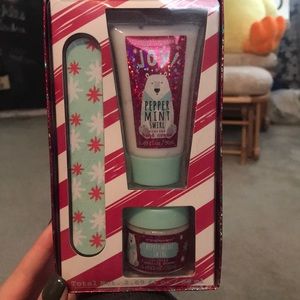 Simple Pleasures Peppermint Swirl Gift Set